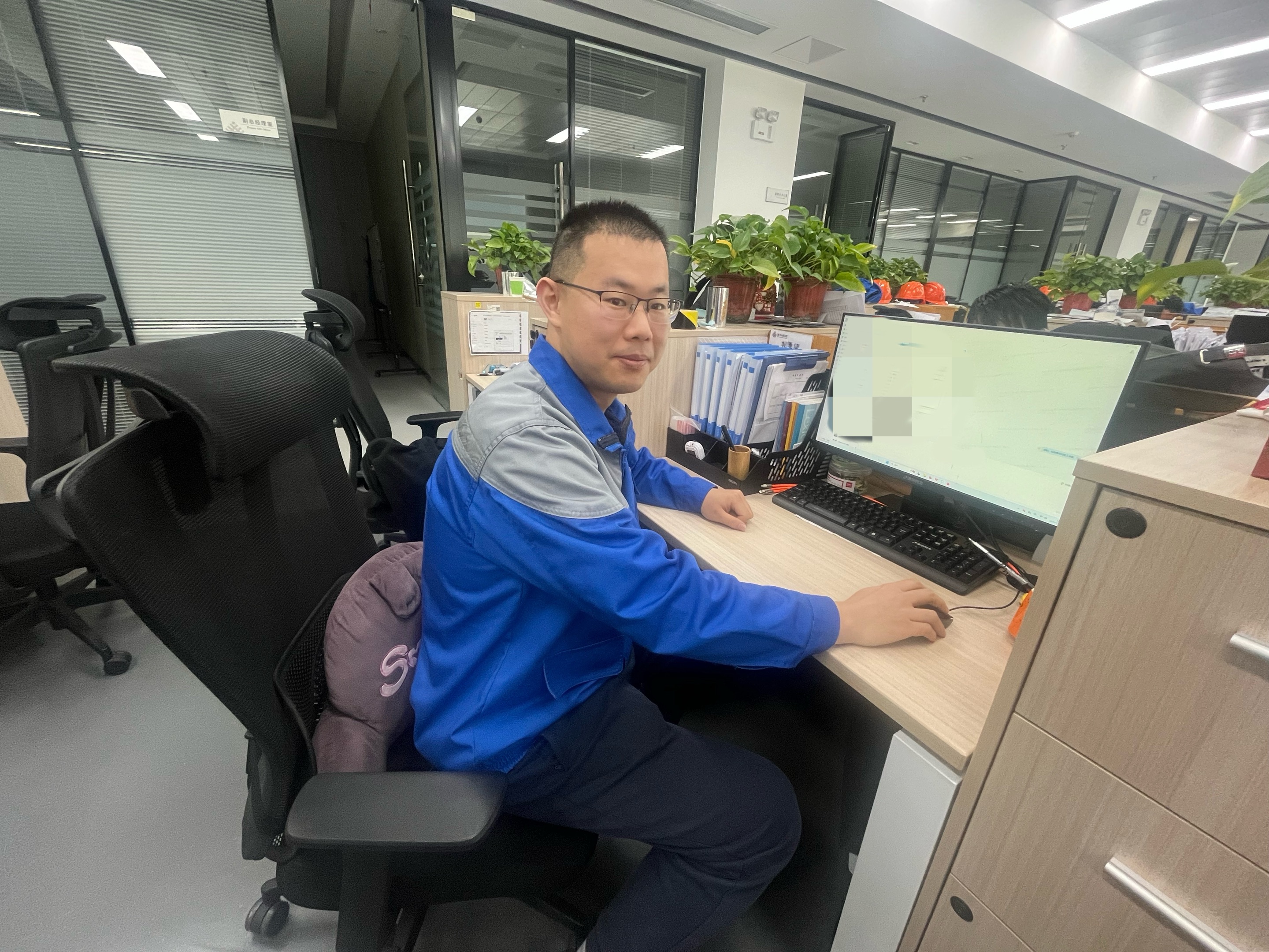 胡贻僧工作照.jpg